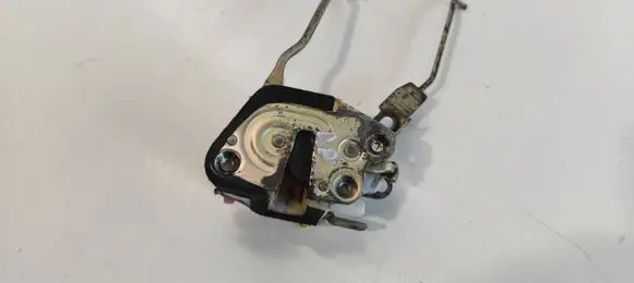 Hyundai Accent Front door lock