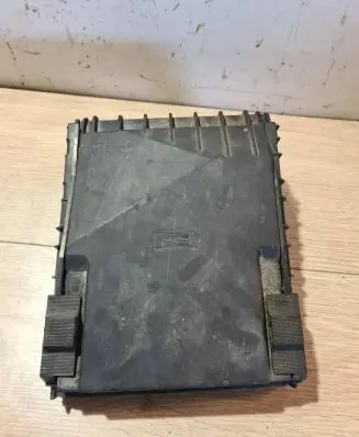Volkswagen Golf VI Fuse box cover 1k0937132f
