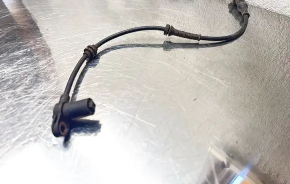 Opel Astra H ABS brake wheel speed sensor 09115064