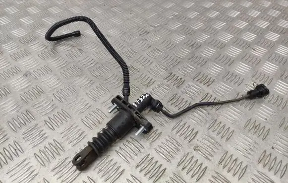 Suzuki Grand Vitara II Clutch slave cylinder 2381084J00