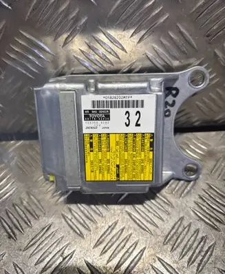 Toyota RAV 4 (XA40) Airbag control unit/module 8917042430