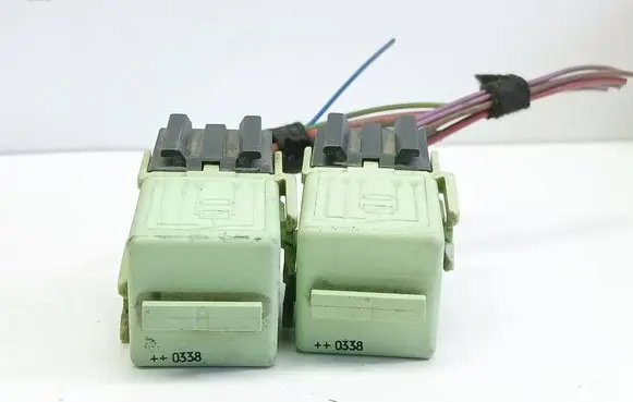 BMW 5 E39 Other relay 8373700 V23134K59X312