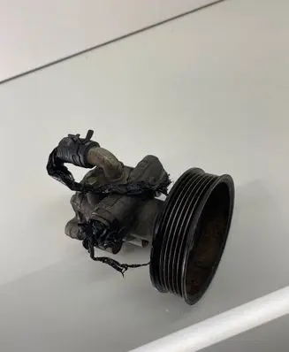Volkswagen Polo III 6N 6N2 6NF Power steering pump 1J0422154