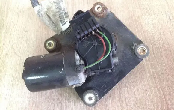 Volvo S40, V40 Wiper motor 0390241170 30823870