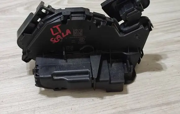Skoda Scala Rear door lock 5TA839015