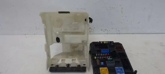 Citroen C3 Fuse box cover 9820977180