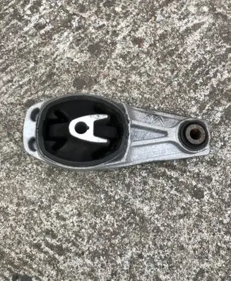 Citroen C3 Aircross Engine mount bracket 9673005780 9302483780