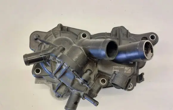 Volkswagen Golf VII Water pump 04E121042A
