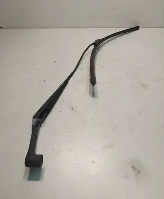 Mitsubishi Colt Front wiper blade arm LHD6832
