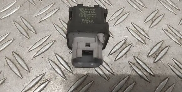 Toyota RAV 4 (XA40) Glow plug pre-heat relay 2861067010