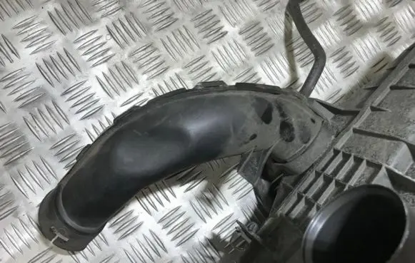 Nissan Note (E11) Air intake hose/pipe bc21a