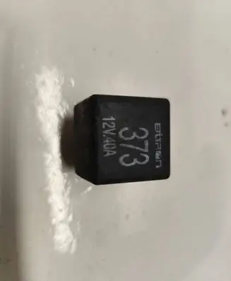 Volkswagen PASSAT B5 Other relay 8D0951253A