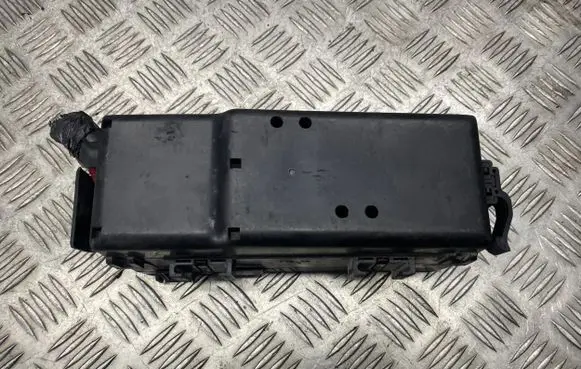 Chrysler Neon I Relay mounting block 17778AB P04793728AE