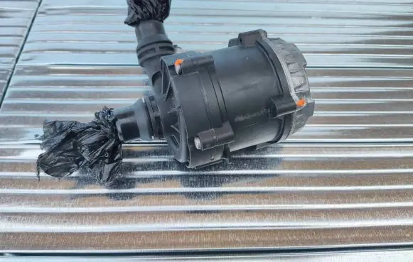 BMW 5 G30 G31 Electric auxiliary coolant/water pump 8637952 0332024061