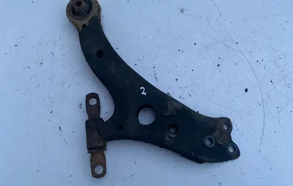 Toyota Previa (XR30, XR40) II Front lower control arm/wishbone