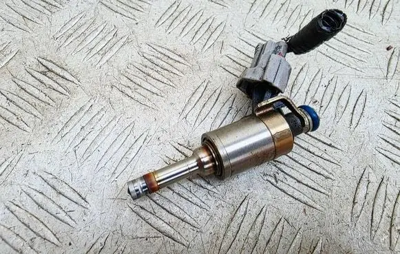 Nissan Juke I F15 Fuel injector 0261500092 166001KC0A