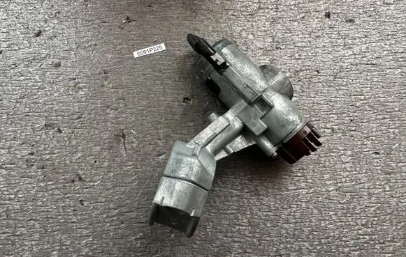 Nissan Patrol Y60 Ignition lock 4870036J25