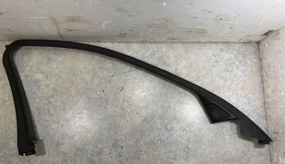 BMW 5 F10 F11 Front door window/glass frame 7182011