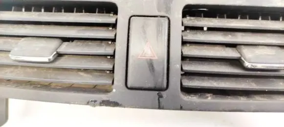 Toyota Avensis T250 Hazard light switch