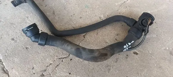 Engine coolant pipe/hose