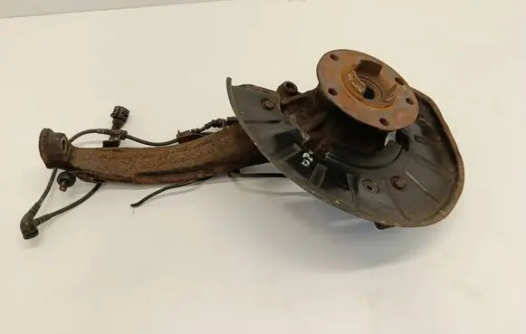 Volkswagen Touareg II Front wheel hub spindle knuckle 7p6407246a