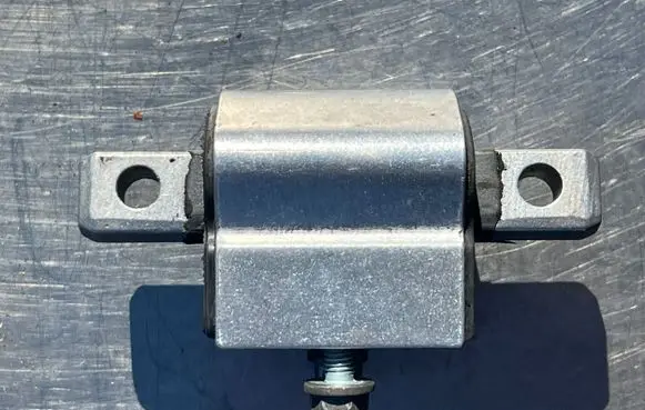 Mercedes-Benz Sprinter W906 Gearbox mount 111078629
