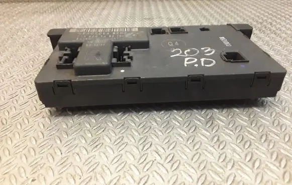 Mercedes-Benz C W203 Door control unit/module 2038201485 A2038201485