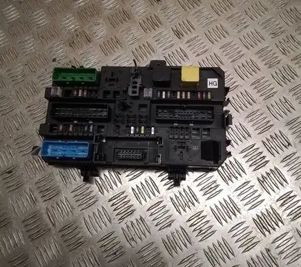 Opel Zafira B Fuse module 13206759 5DK00866952