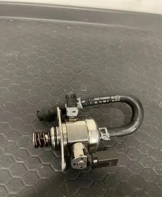 Audi A5 Fuel injection high pressure pump 06G127025G 0261520461 06L127403