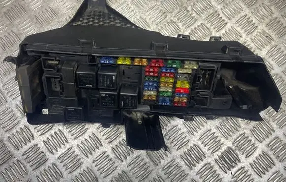 Volvo V70 Fuse box set 9494210