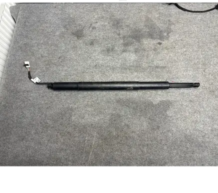 BMW 3 G20 G21 Tailgate strut 7453413