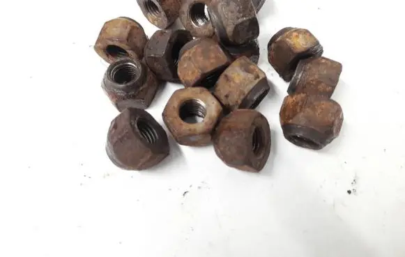 Volvo S40, V40 Nuts/bolts 