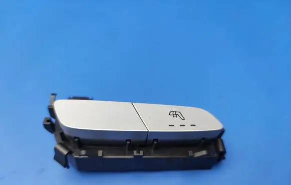 Mercedes-Benz C W205 Seat heating switch A2059050004 12279282