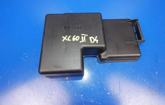 Volvo XC60 Fuse box cover 31676133