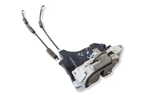 Mitsubishi L200 Front door lock 5715A186