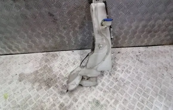 Ford Focus Windshield washer fluid reservoir/tank 4M5113K163