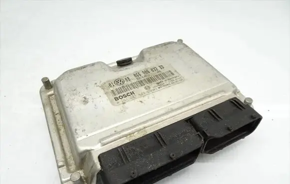 Volkswagen PASSAT B5 Engine control unit/module 066906032BD 0261207643