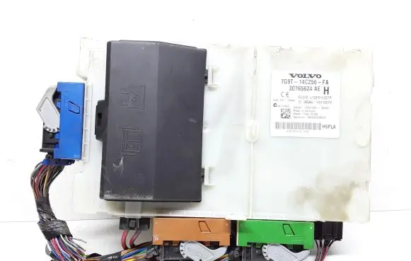 Volvo XC70 Fuse module 7G9T14C256FA 30765624 30765624AE