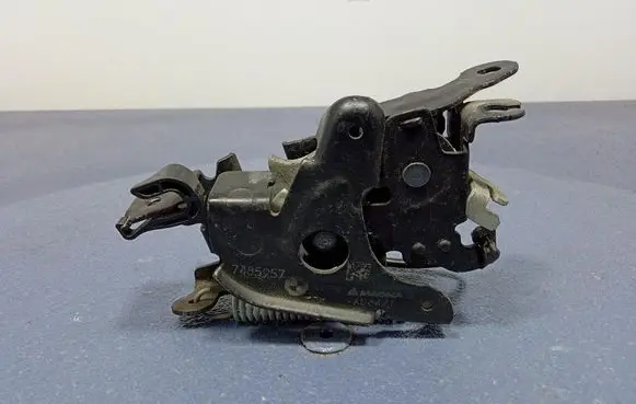 BMW X3 E83 Engine bonnet/hood lock/catch 7485957