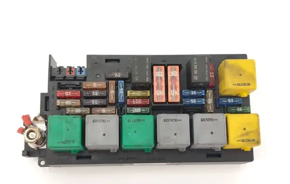 Mercedes-Benz ML W164 Fuse module A1645400672 8100905 5072426
