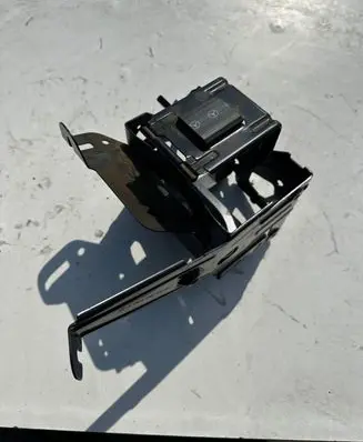 Battery bracket
