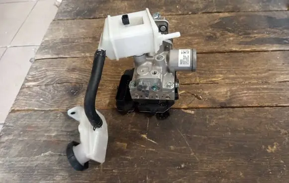 Hyundai Ioniq ABS Pump 58500G2400 BH60764A01 ML1A3C014402