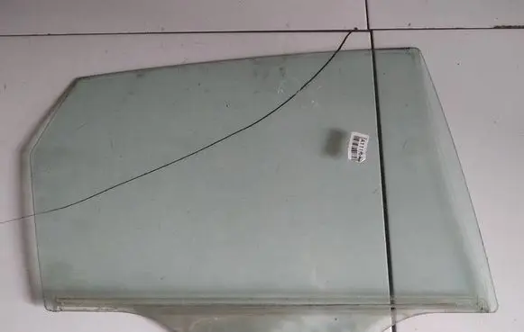 Mazda 3 I Rear door window glass AS2