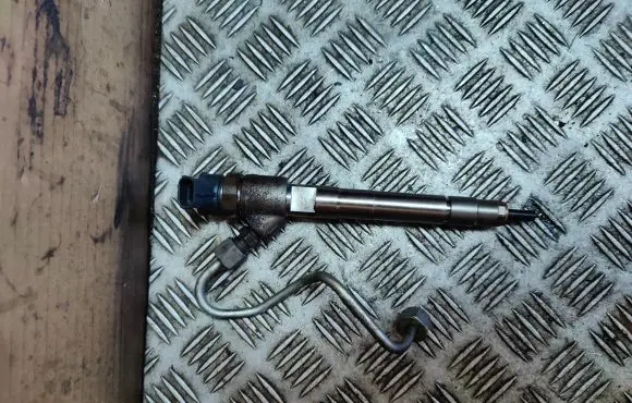 Maserati Levante Fuel injector 0445110523