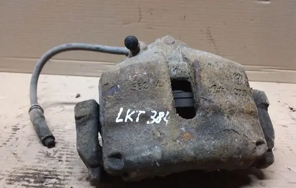 Volkswagen PASSAT B7 Front brake caliper