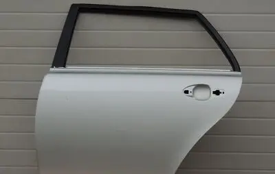 Toyota Avensis T250 Rear door 1C0 6700405130