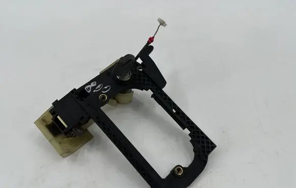 BMW 5 E39 Front door exterior handle/bracket 8236643 51218236643