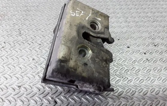 Seat Toledo I (1L) Rear door lock 1L0839015
