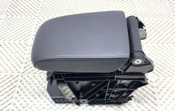 Volkswagen Golf VII Armrest 