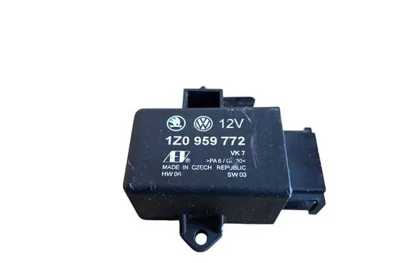 Volkswagen PASSAT B6 Seat heating relay 1Z0959772